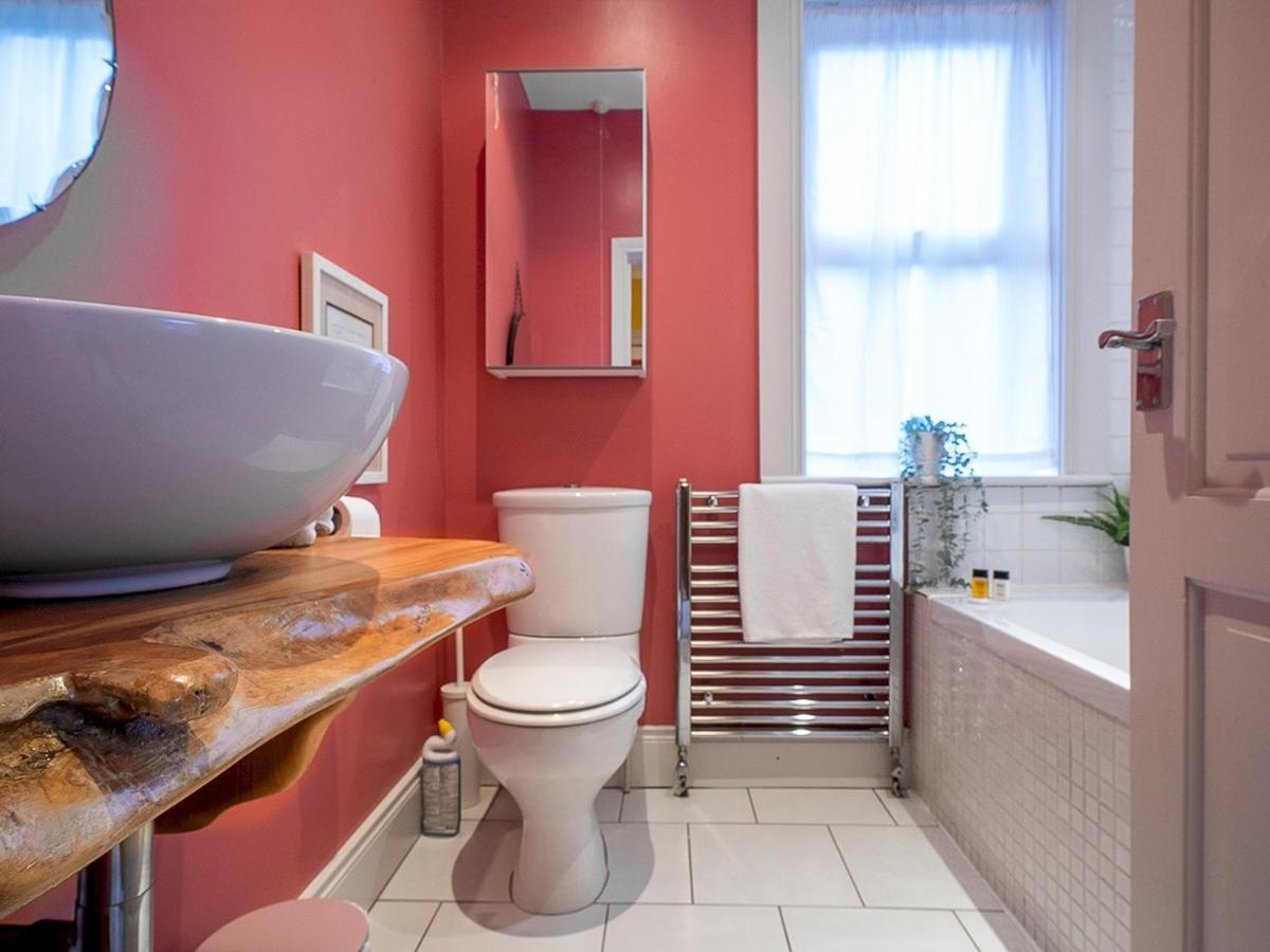 Pass The Keys Colourful, Quirky Artist-Owned 3 Bed Next To Cafes Villa Belfast Bagian luar foto